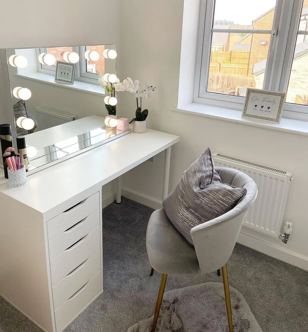 Bedroom Brightness: How To Transform Your Space With A Hollywood Mirror
