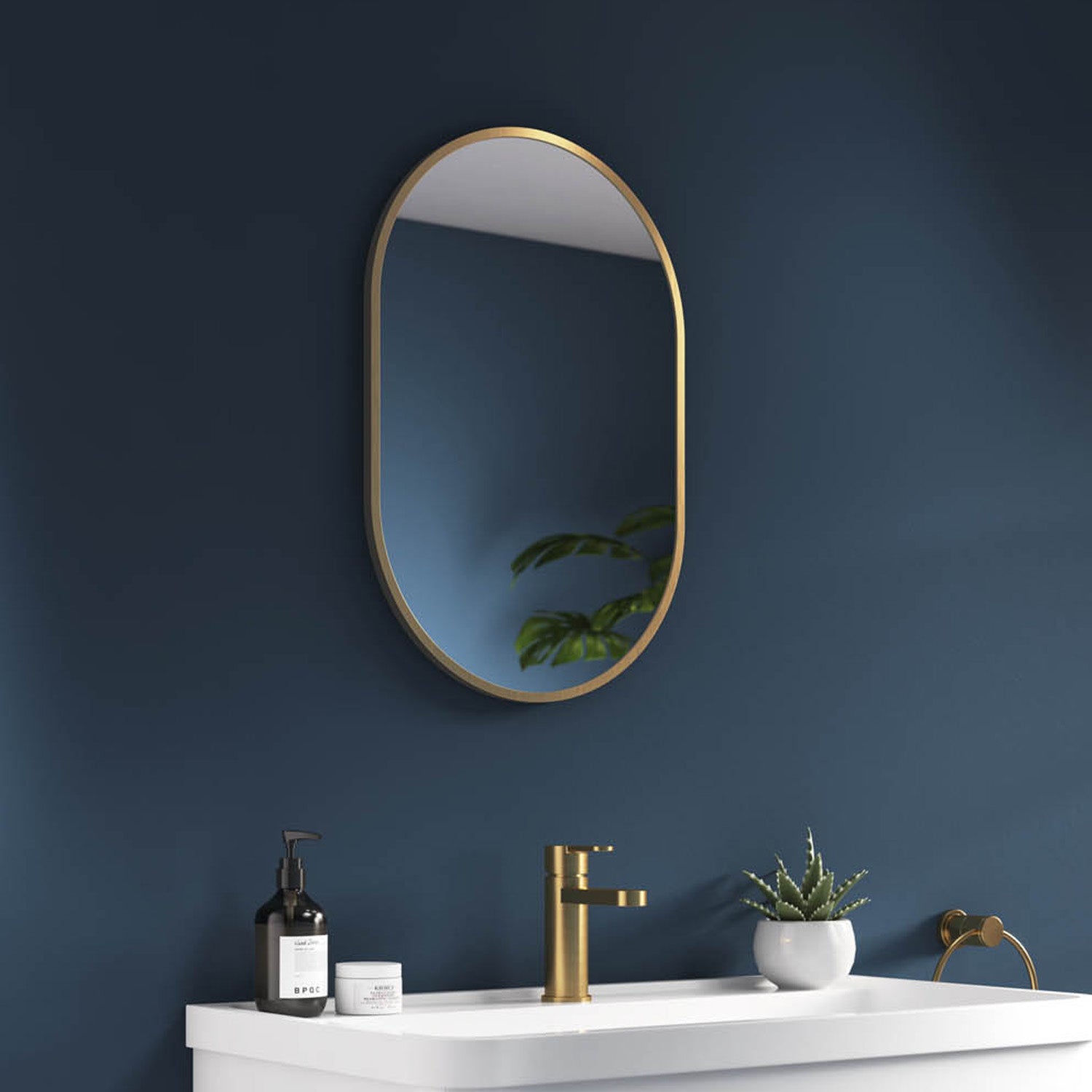 Kira Pill-Shaped Mirror #colour_brass