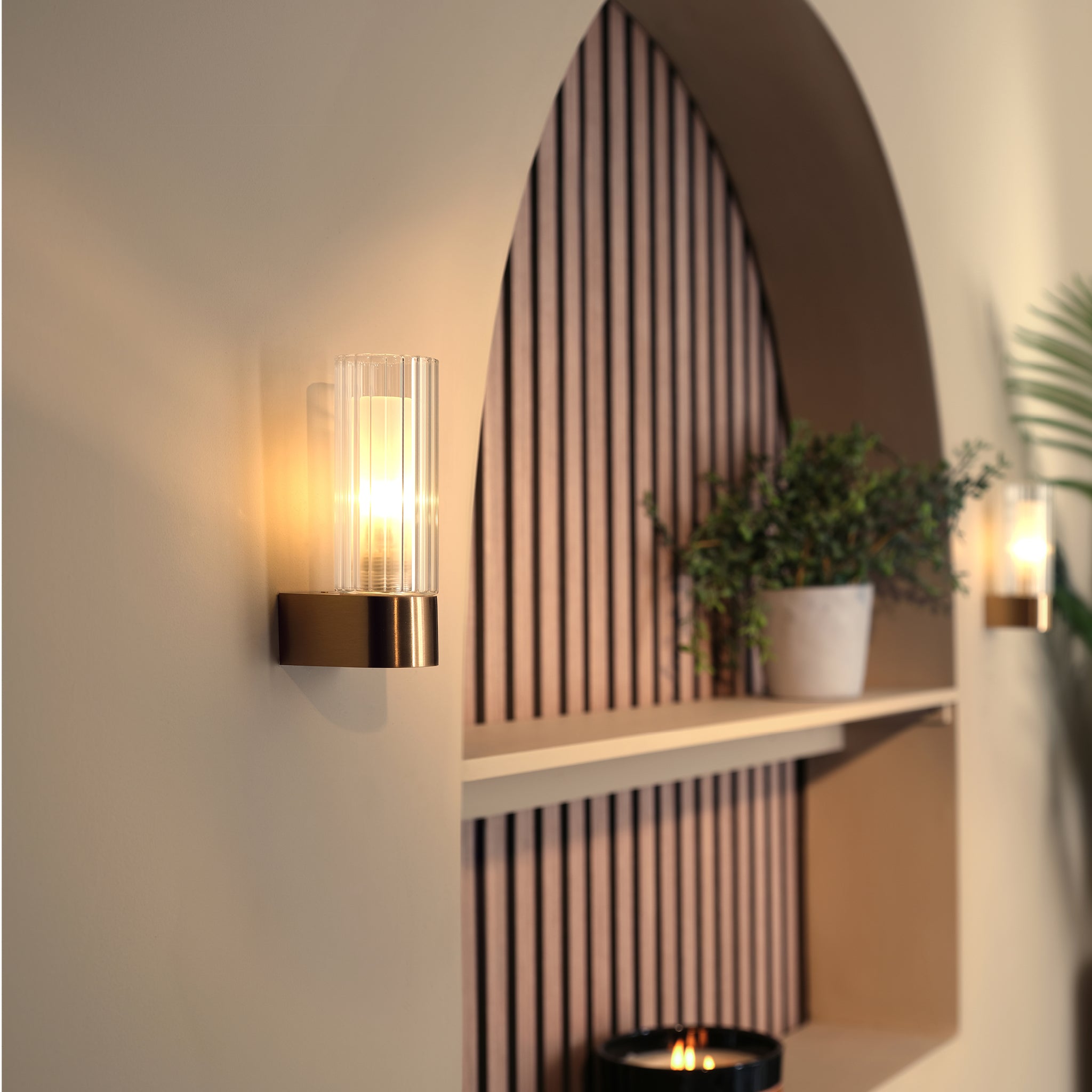 Aulos Single Wall Light #colour_brass