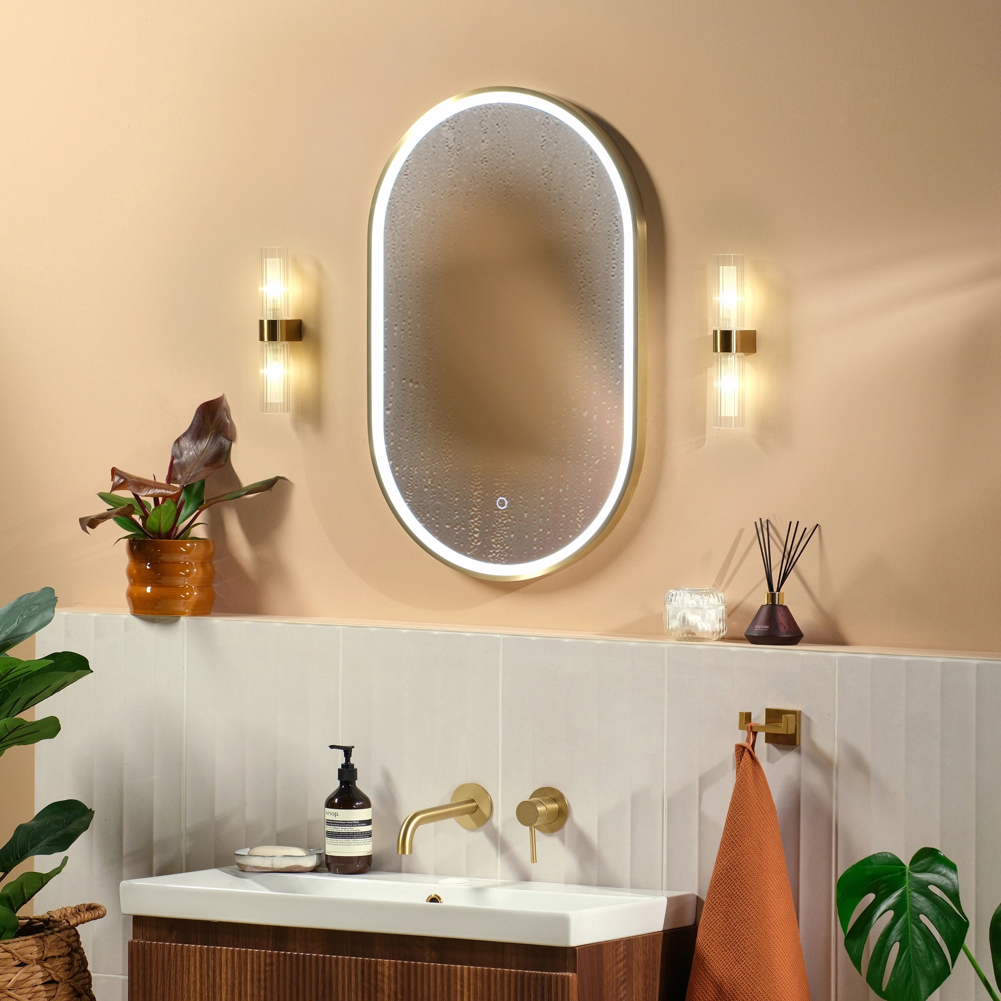 Kali Pill-Shaped LED Illuminated Mirror #colour_brass