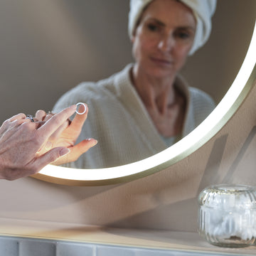 Kali Pill-Shaped LED Illuminated Mirror #colour_black