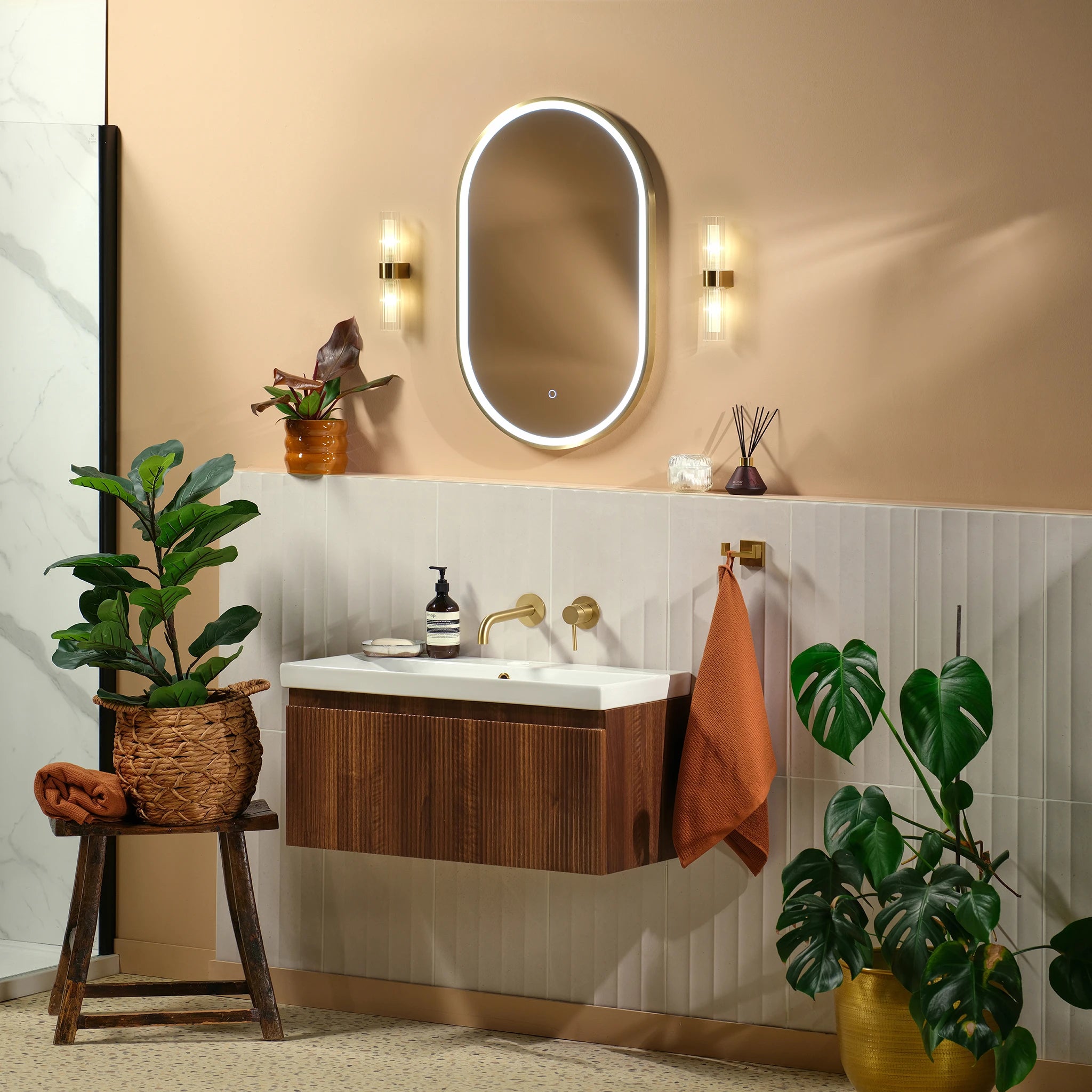 Kali Pill-Shaped LED Illuminated Mirror #colour_brass