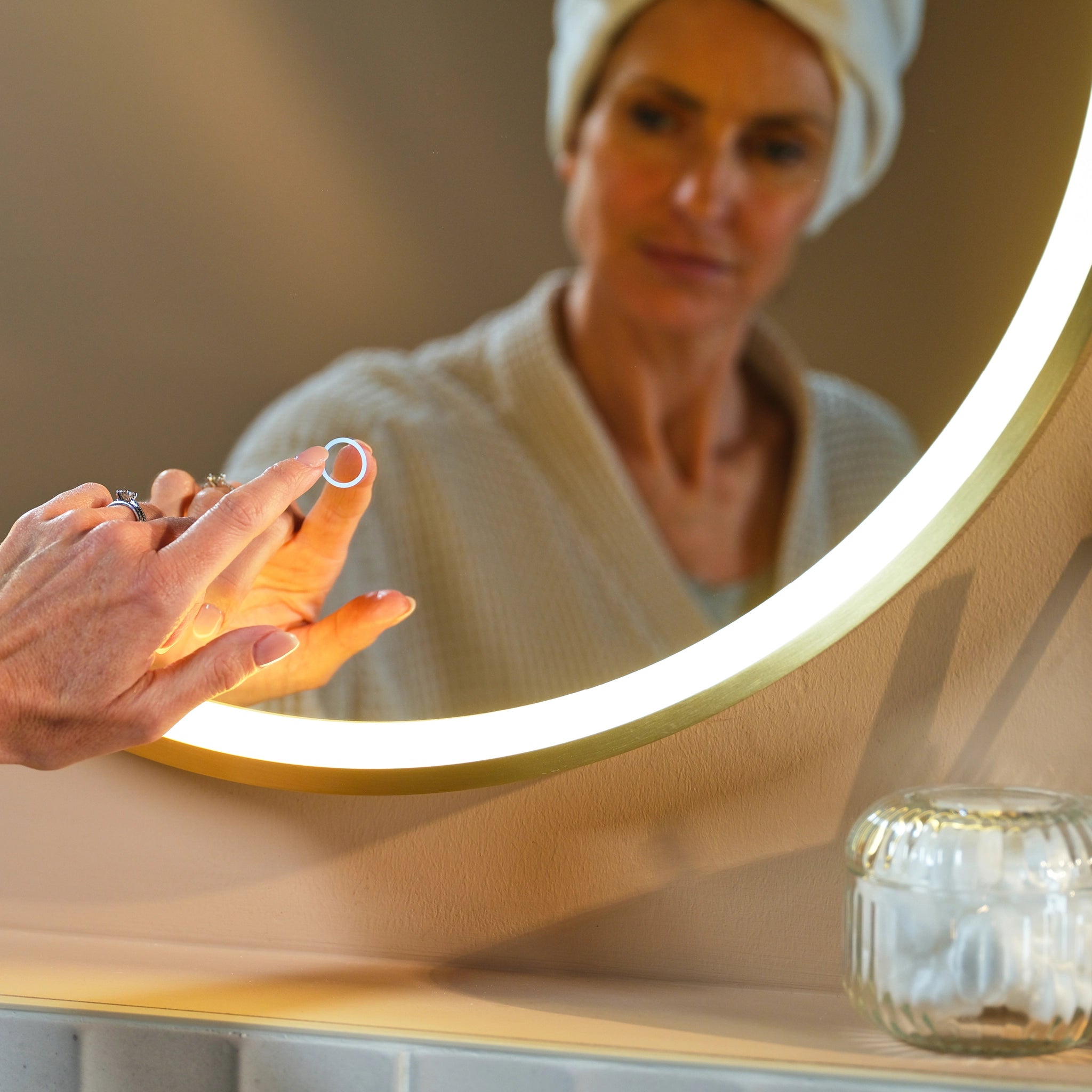 Kali Round LED Illuminated Mirror #colour_brass