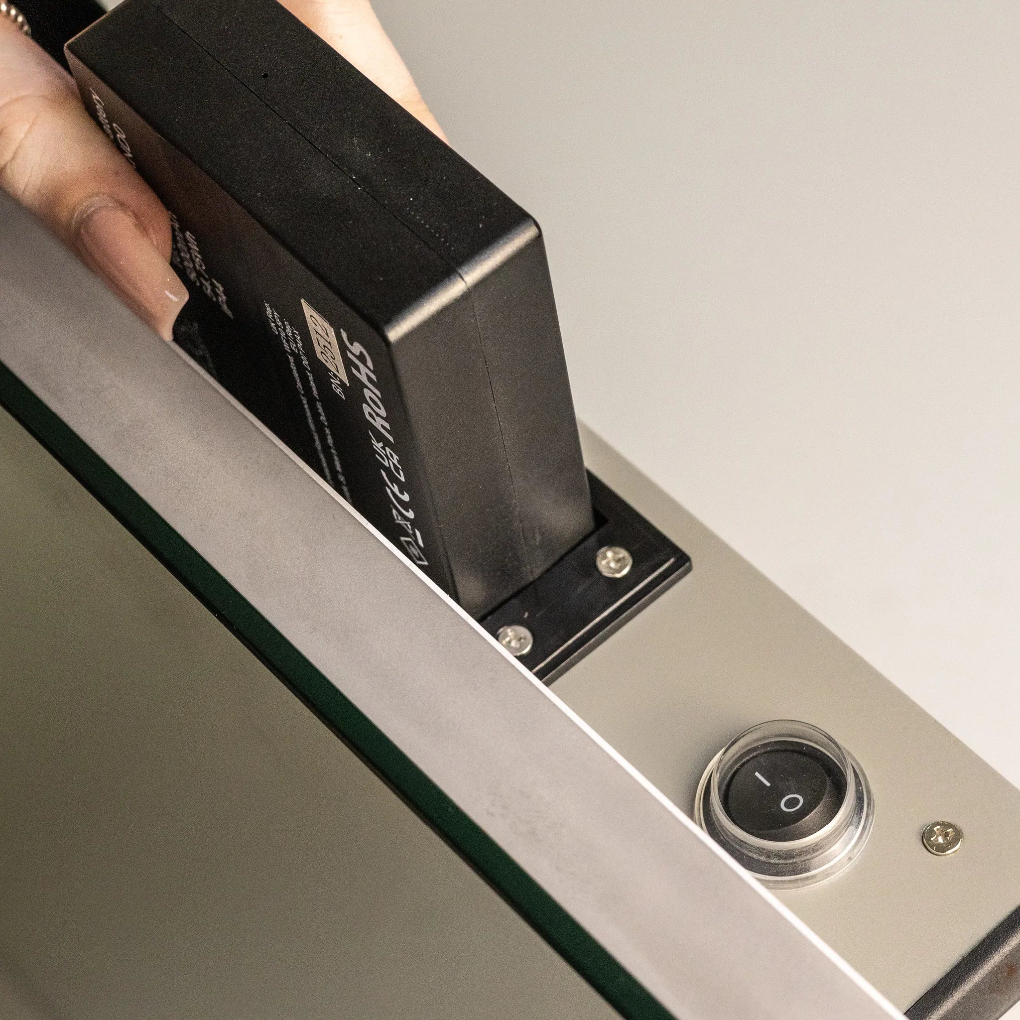 Halo Round Battery-Operated LED Bathroom Mirror 600mm